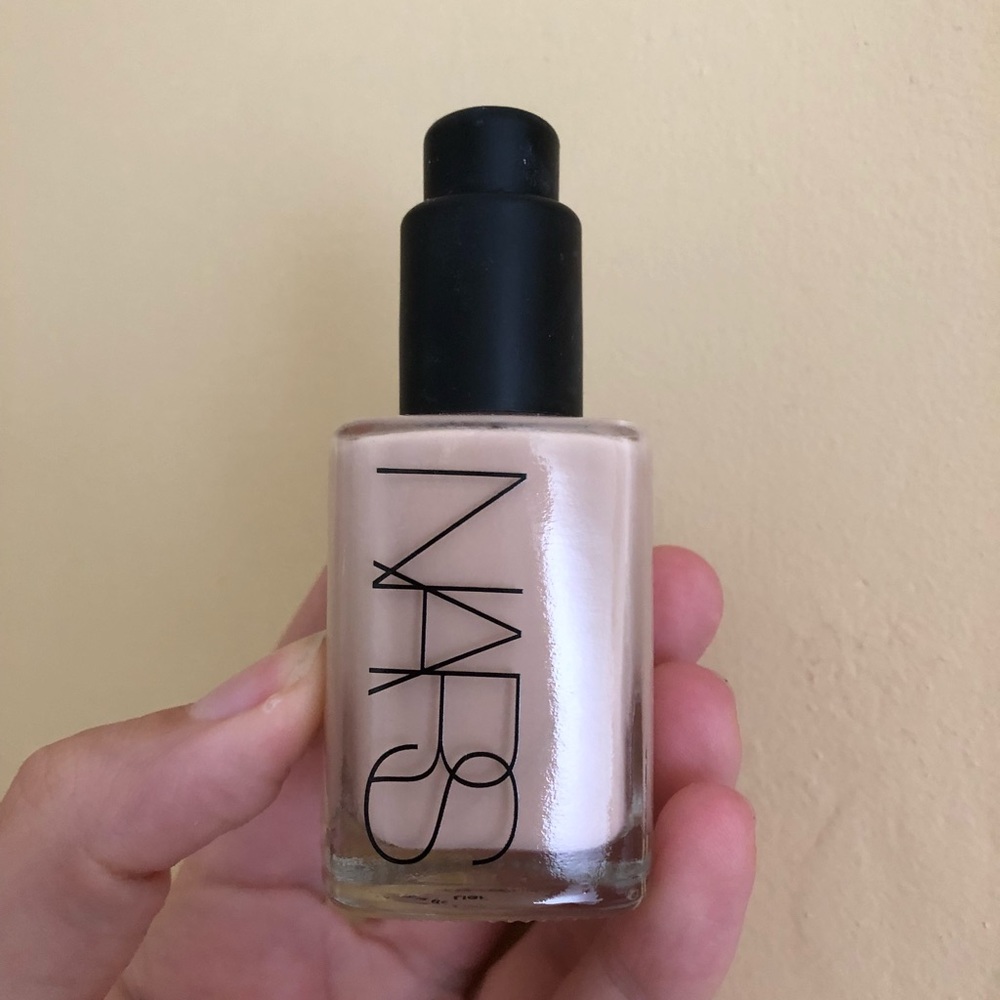 Nars Sheer Glow Foundation - Mont Blanc